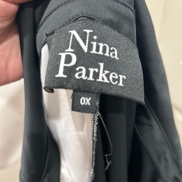 Chic Black and White Women's Blouse - Picture 4 of 6